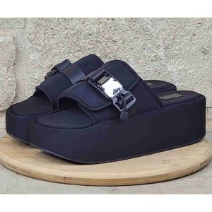 DKNY Vizer Slip-On Platform Slide Sandals Size 10M